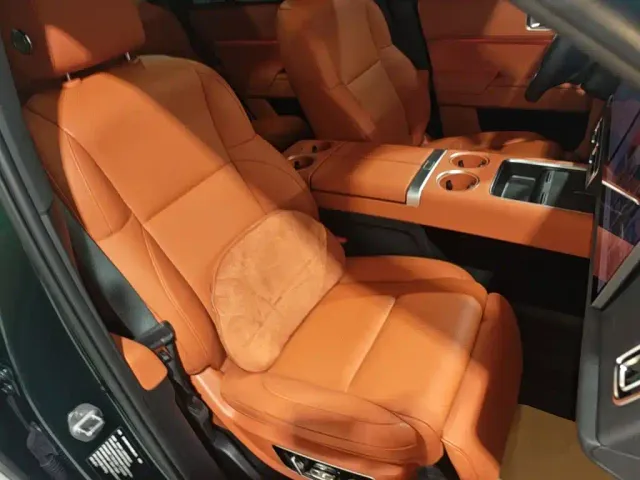 Li Auto L8 — Фото автомобиля 24
