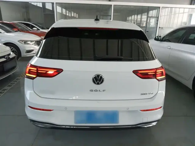 Volkswagen Golf — Фото автомобиля 3