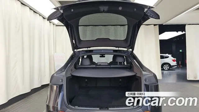 Tesla Model Y — Фото автомобиля 26