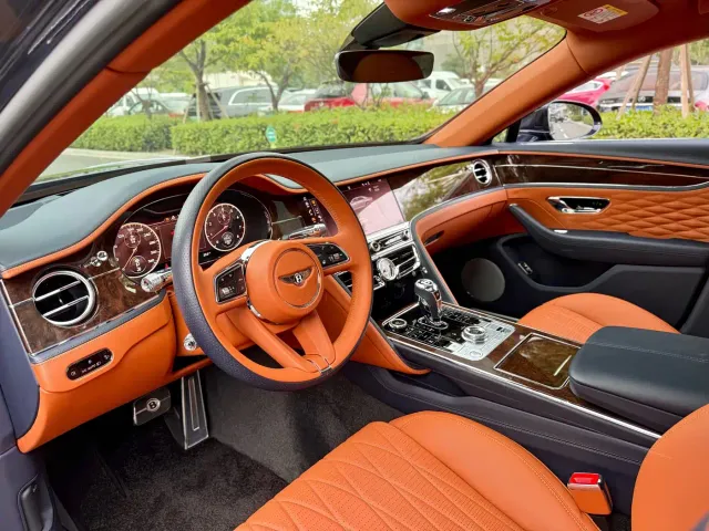 Bentley Flying Spur — Фото автомобиля 4