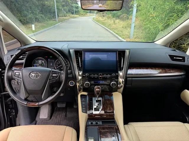 Toyota Alphard — Фото автомобиля 6