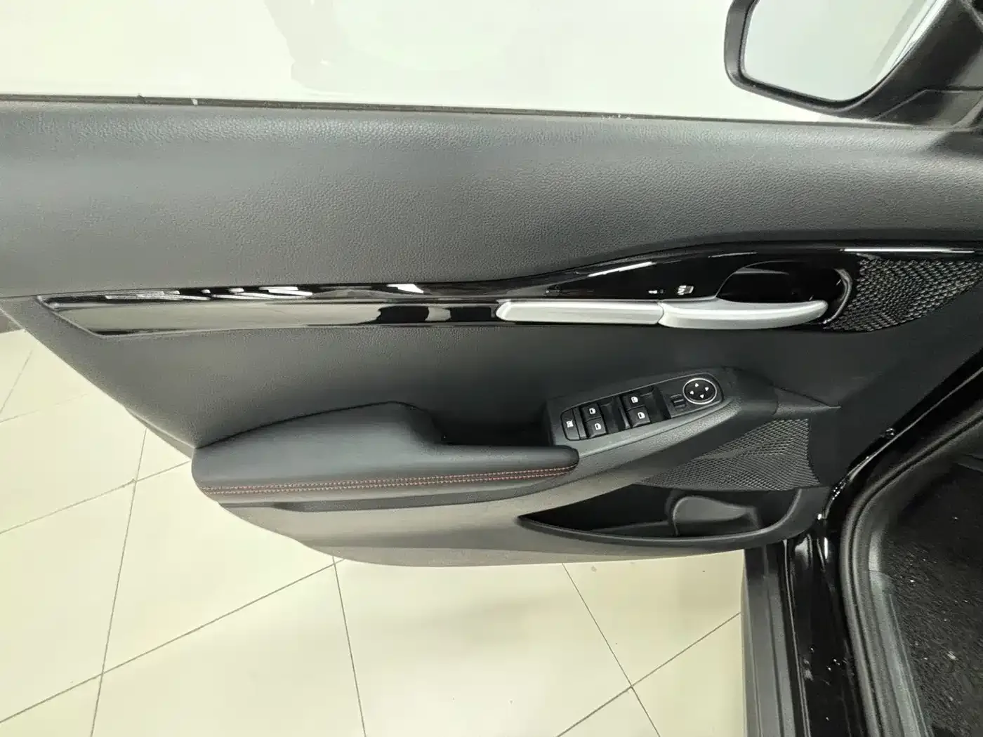 Kia Seltos 2023 1.5L CVT Luxury Edition — Фото автомобиля 19