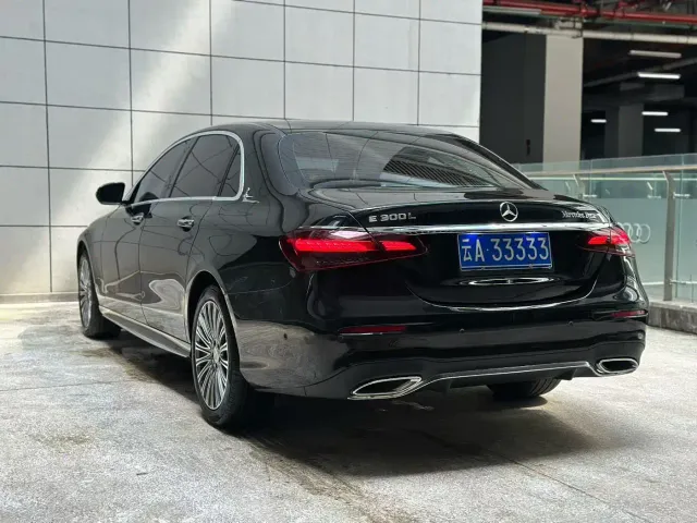 Mercedes-Benz E-Class — Фото автомобиля 7