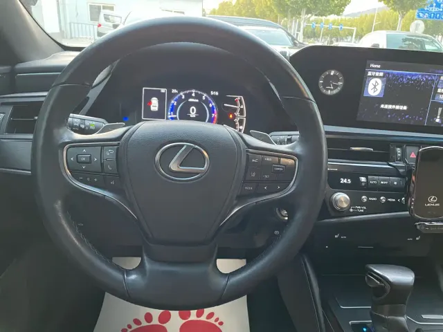 Lexus ES — Фото автомобиля 11