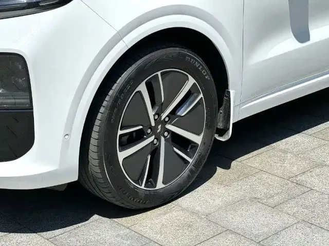 Li Auto L6 — Фото автомобиля 3