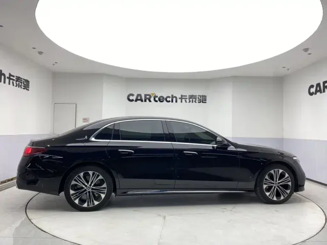Mercedes-Benz E-Class — Фото автомобиля 4
