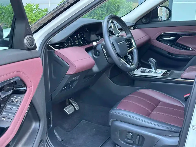 Land Rover Range Rover Evoque New Energy 2022 Range Rover Evoque L P300e Plug-in Hybrid — Фото автомобиля 8