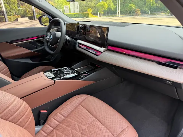 BMW 5 Series — Фото автомобиля 10