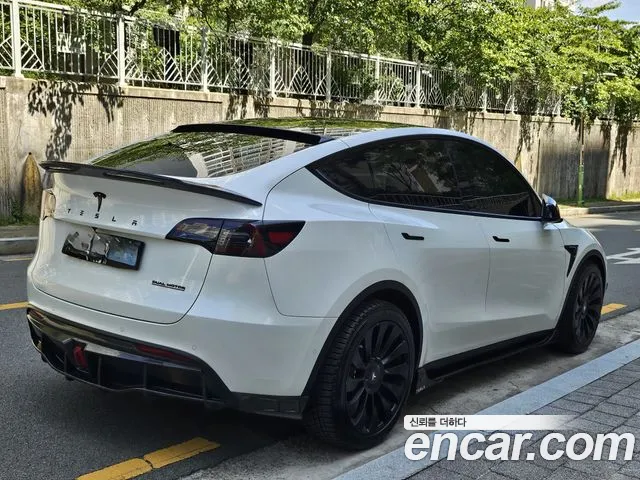 Tesla Model Y — Фото автомобиля 4
