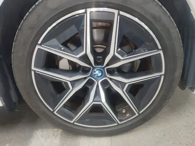 BMW i5 — Фото автомобиля 11