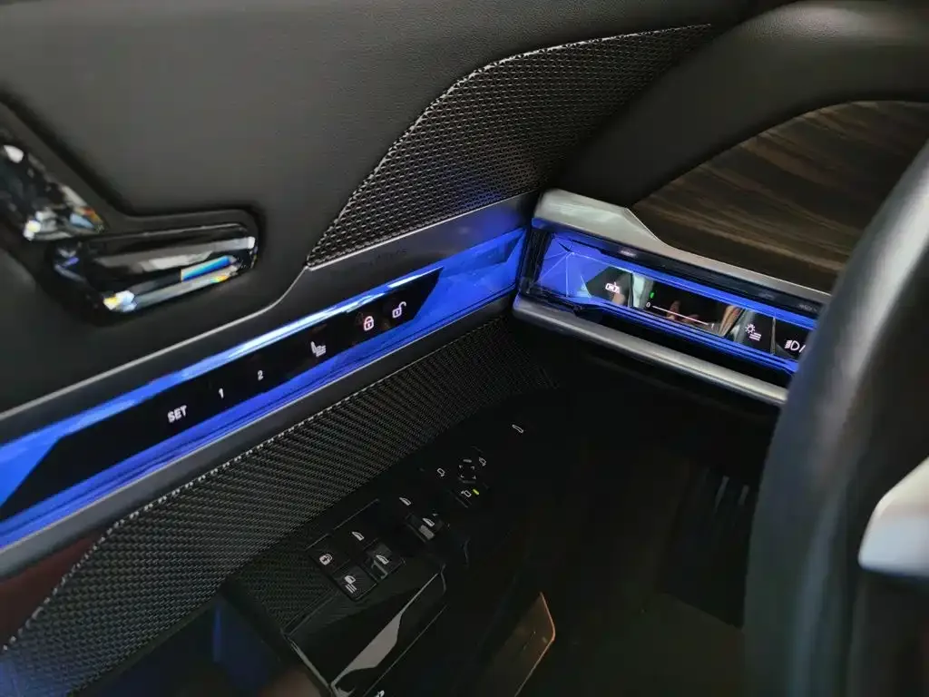 BMW BMW i7 2023 eDrive50L Premium Luxury Package — Фото автомобиля 10
