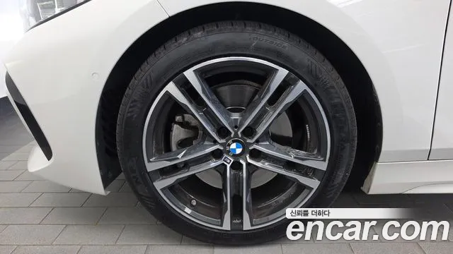 BMW 1 Series F40 — Фото автомобиля 5