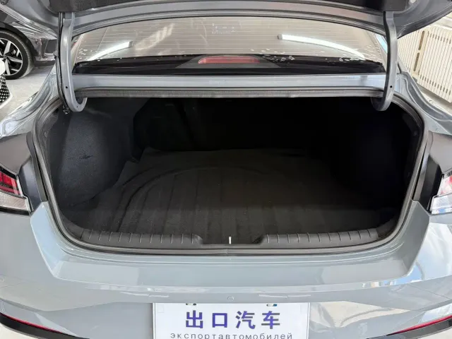 Hyundai Elantra — Фото автомобиля 12