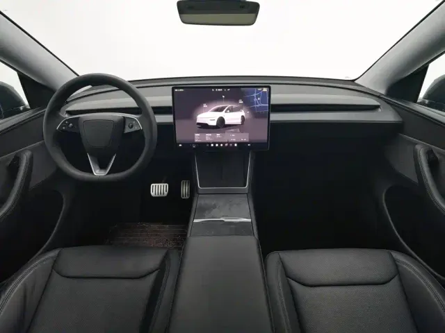 Tesla Model Y — Фото автомобиля 5