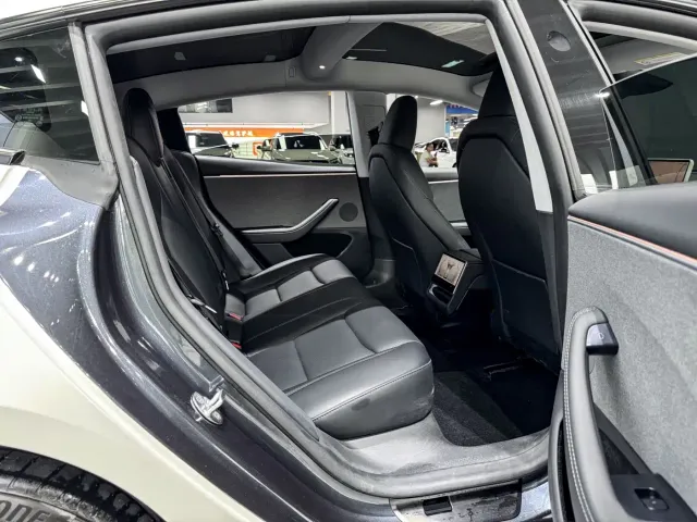 Tesla Model 3 — Фото автомобиля 14
