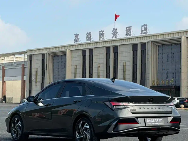 Hyundai Elantra — Фото автомобиля 6