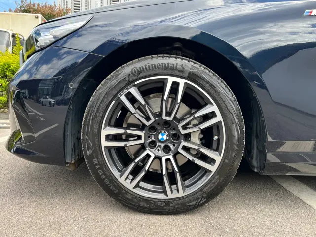 BMW 5 Series — Фото автомобиля 2