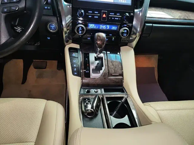 Toyota Alphard — Фото автомобиля 13