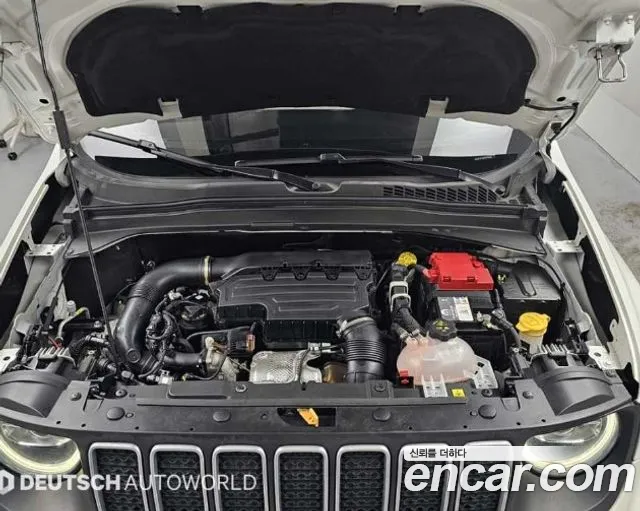 Jeep Renegade — Фото автомобиля 6