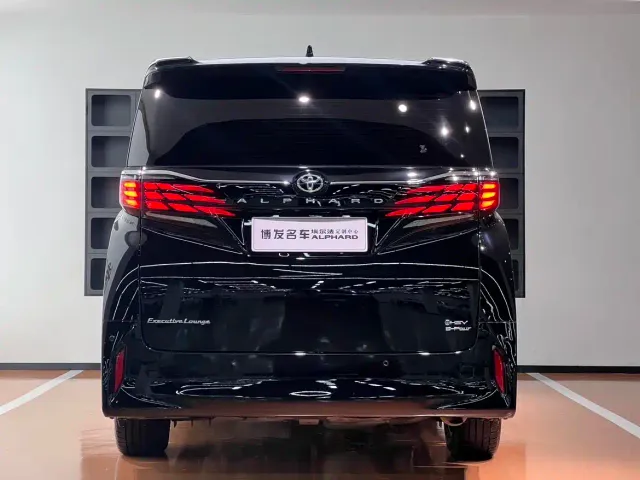 Toyota Alphard — Фото автомобиля 6