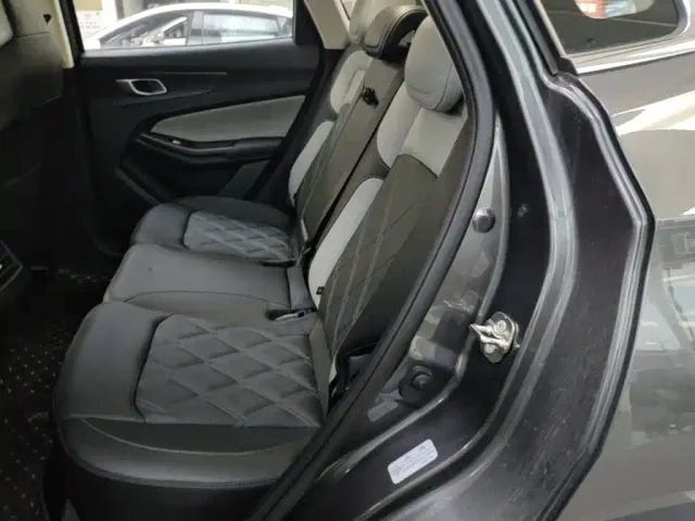 Changan Qiyuan Q05 — Фото автомобиля 16