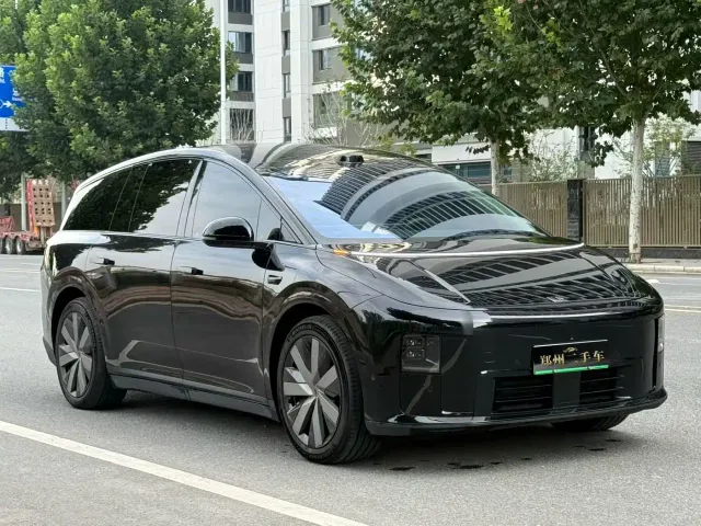 Li Auto i8 — Фото автомобиля 3