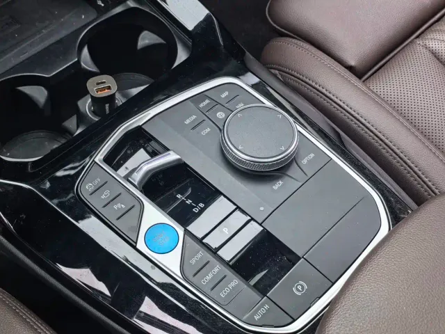 BMW iX3 — Фото автомобиля 10