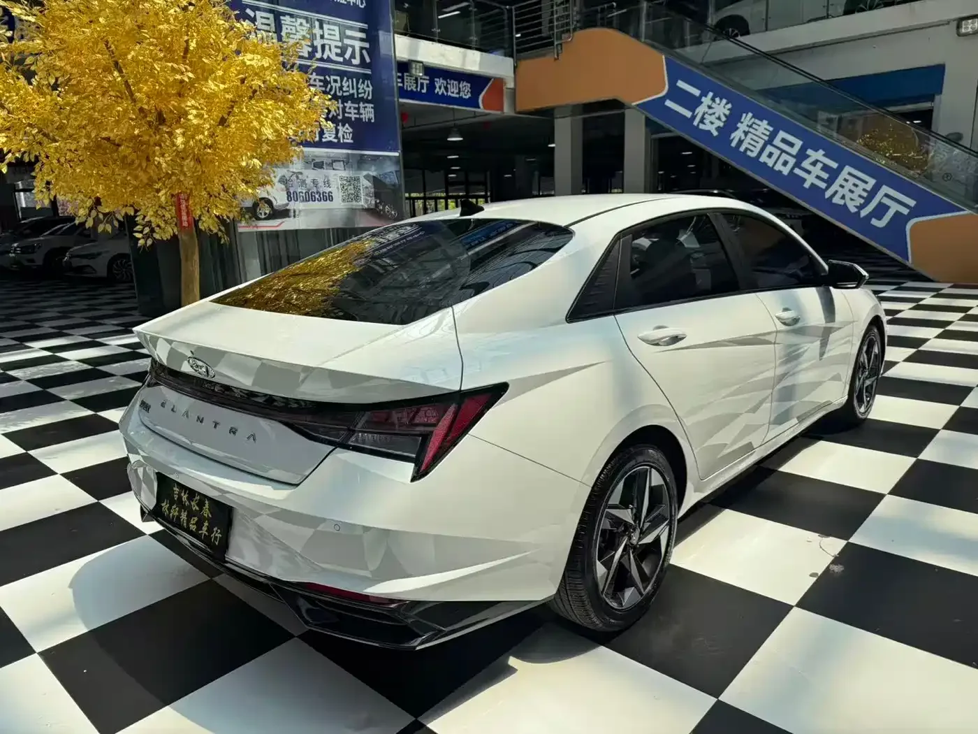 Hyundai Elantra 2022 1.5L CVT LUX Premium Edition — Фото автомобиля 7
