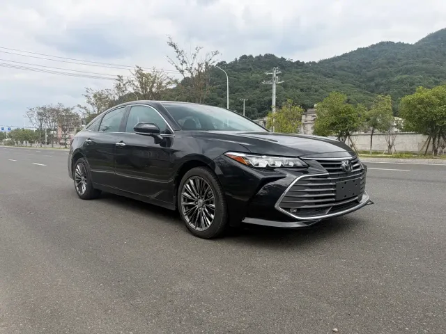 Toyota Avalon — Фото автомобиля 3