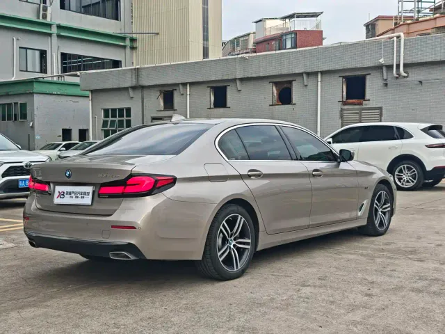 BMW 5 Series — Фото автомобиля 15