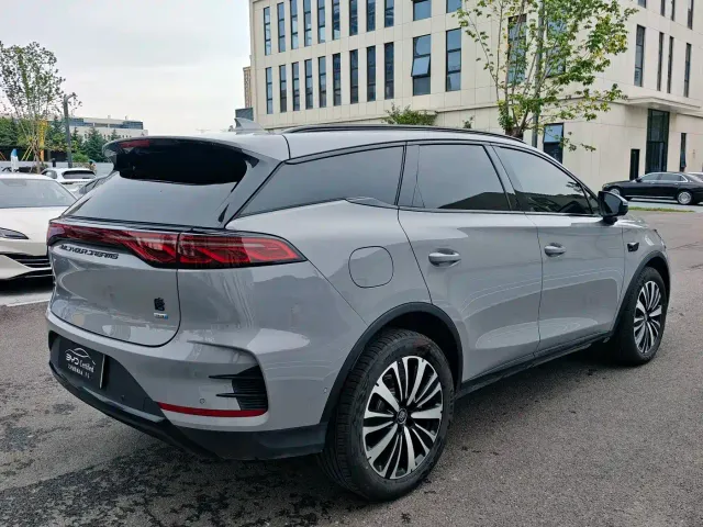 BYD Tang — Фото автомобиля 9