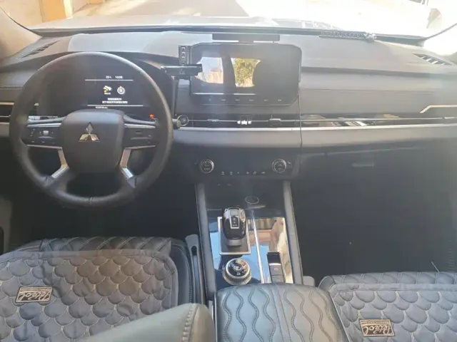 Mitsubishi Outlander — Фото автомобиля 12