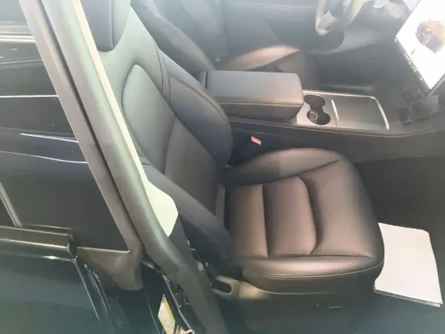 Tesla Model Y — Фото автомобиля 24
