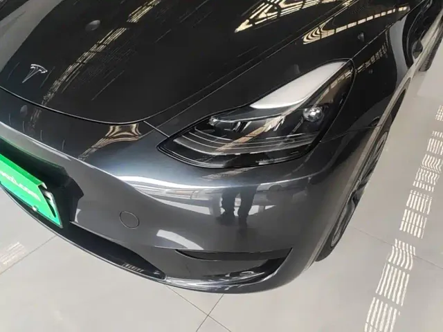 Tesla Model Y — Фото автомобиля 23