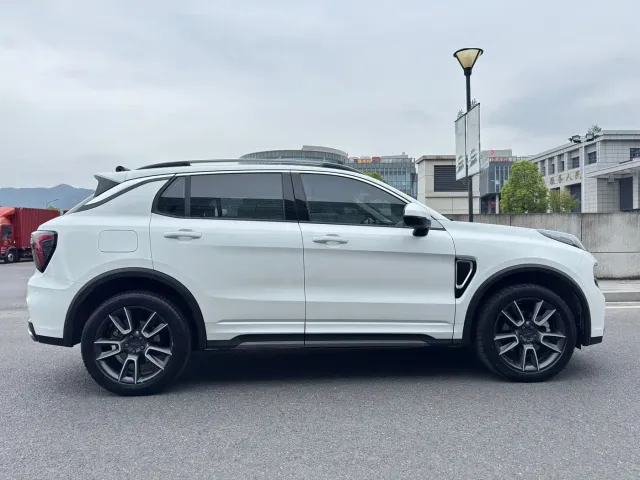 Lynk & Co 01 — Фото автомобиля 24