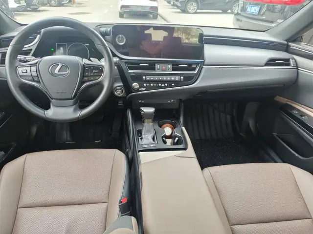 Lexus ES — Фото автомобиля 9