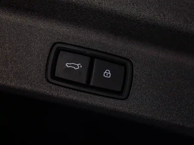 Li Auto L8 — Фото автомобиля 10