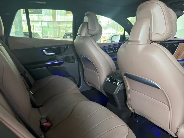 Mercedes-Benz EQE SUV — Фото автомобиля 8