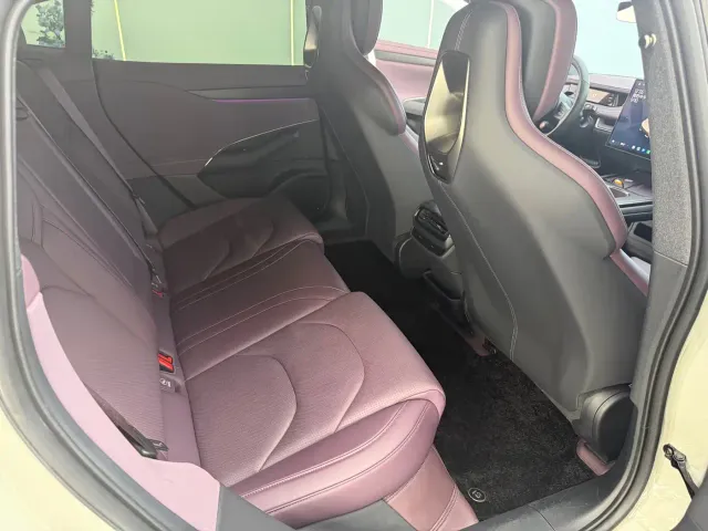 Xiaomi SU7 — Фото автомобиля 13