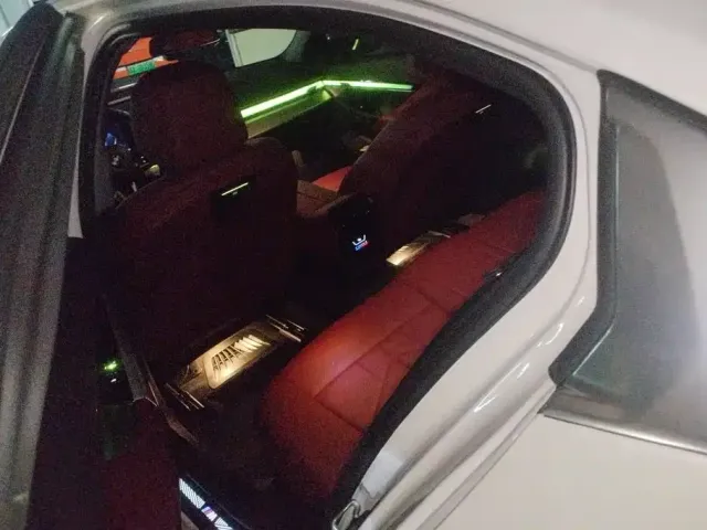 BMW 5 Series — Фото автомобиля 11