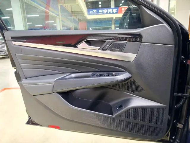 Volkswagen Passat — Фото автомобиля 12