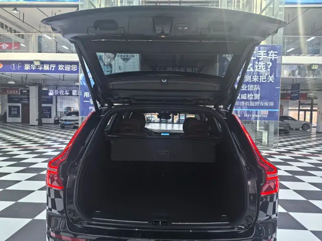Volvo XC60 — Фото автомобиля 7