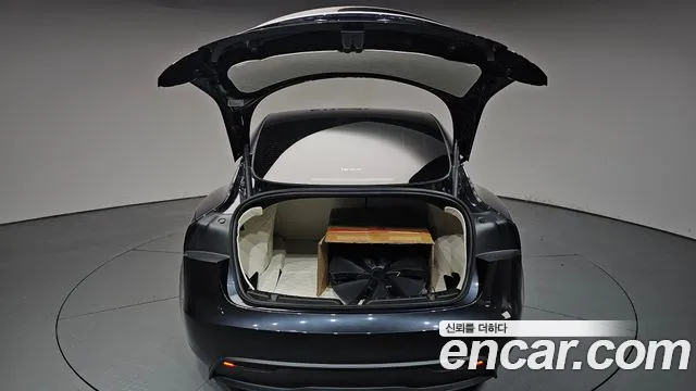 Tesla Model 3 — Фото автомобиля 19