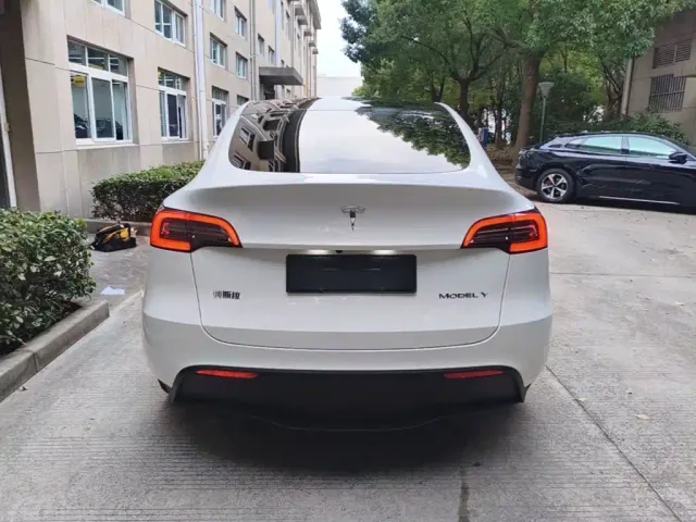 Tesla Model Y — Фото автомобиля 5