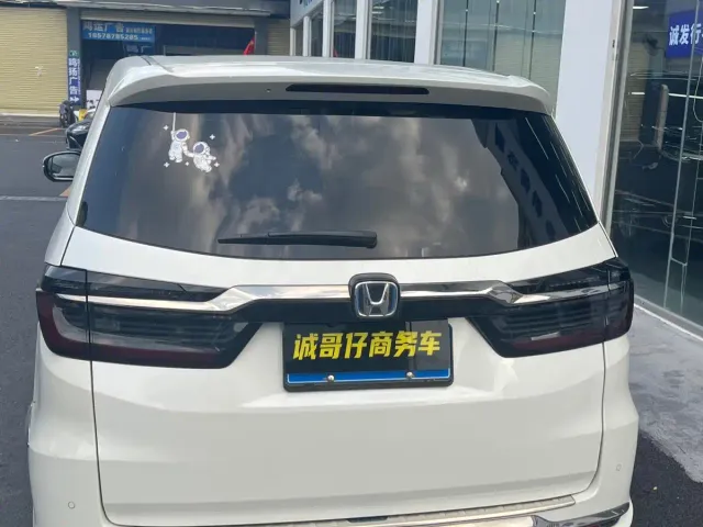 Honda Elysion — Фото автомобиля 12