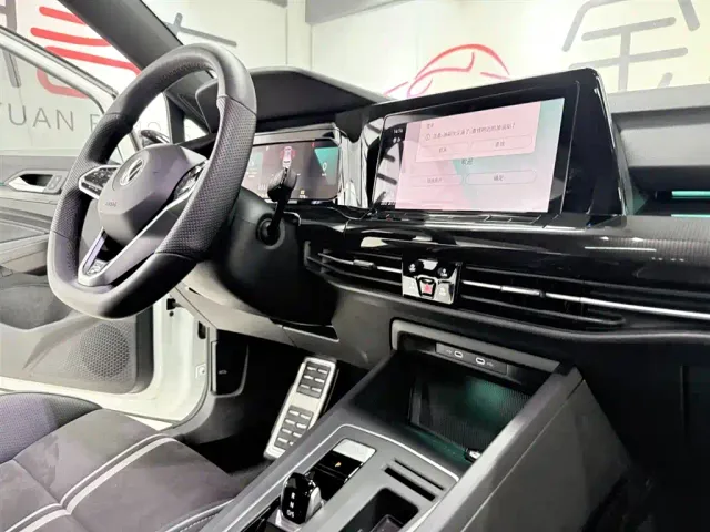 Volkswagen Golf — Фото автомобиля 18
