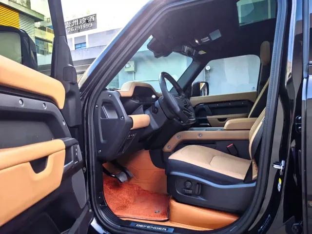 Land Rover Defender — Фото автомобиля 7