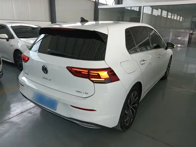 Volkswagen Golf — Фото автомобиля 4