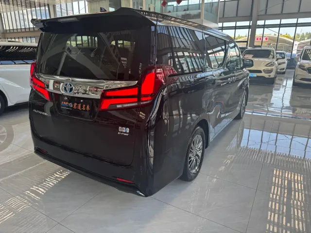 Toyota Alphard — Фото автомобиля 4