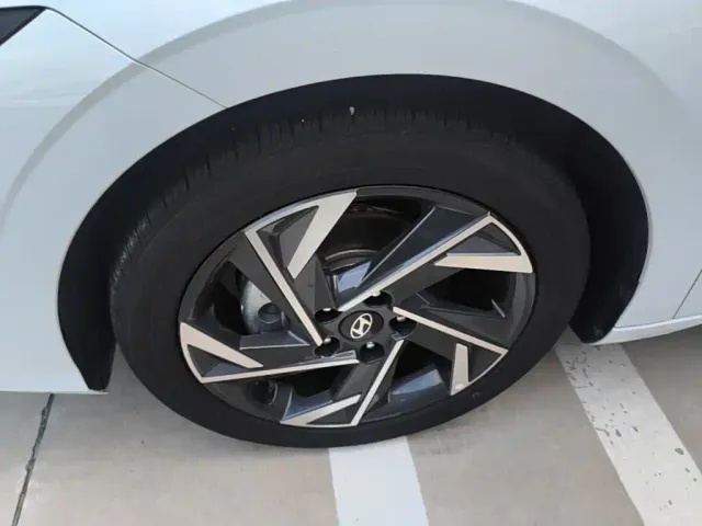 Hyundai Elantra — Фото автомобиля 22